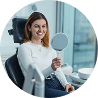 Strahlendes Lächeln nach dem Bleaching in Minden: Das Endergebnis nach der Versiegelung mit fläsh Care & Repair.