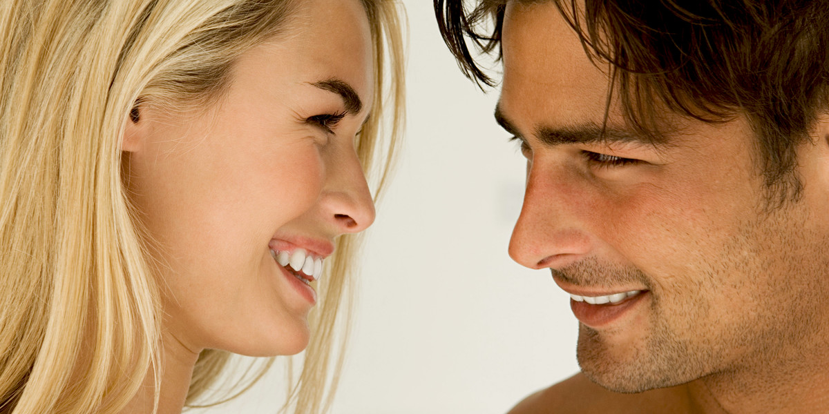 Zwei Menschen in Kontakt