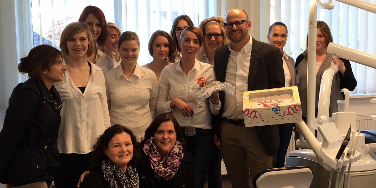 Das Praxisteam Dr. Hampe & Kollegen bei der Eröffnung des Zentrums für Sofortimplantate