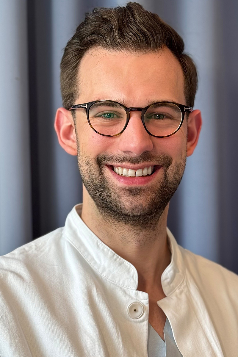 Dr. Tristan Hampe - Fachzahnarzt für Oralchirurgie in Minden